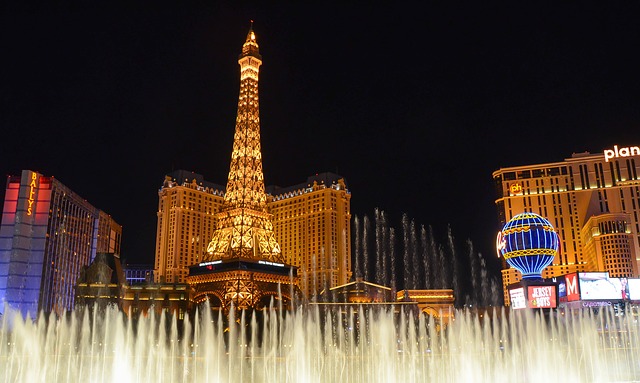 4K] Bellagio Fountain Water Show at Night - Las Vegas Strip Best Attraction  & Vacation Travel Guide 